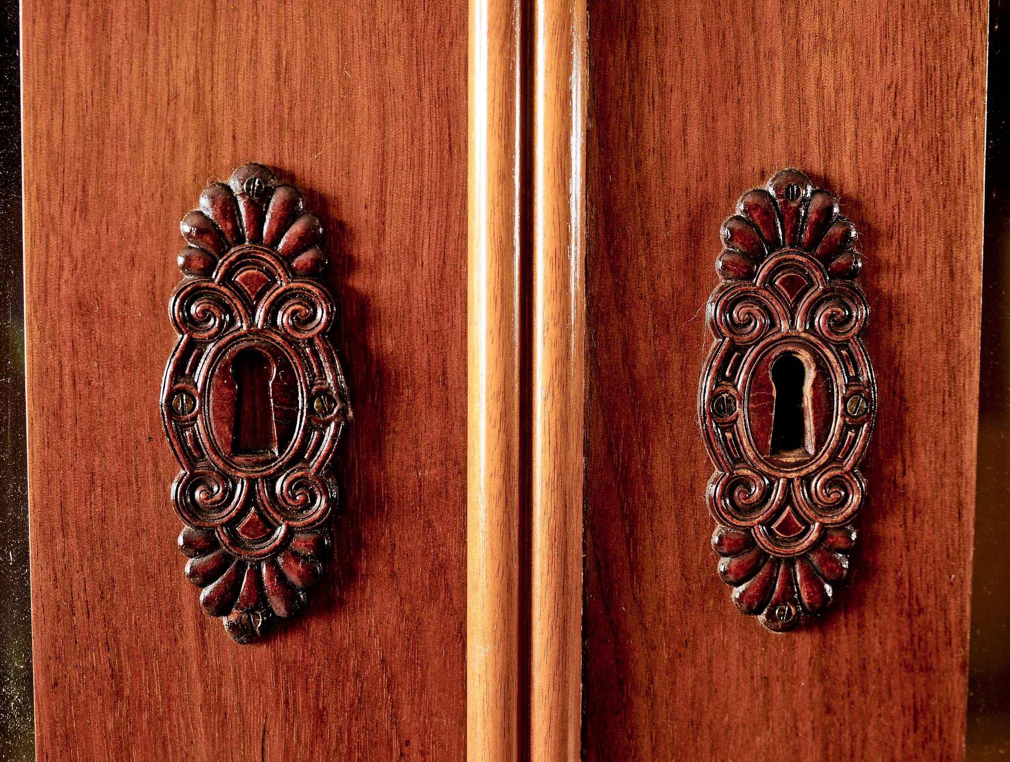 BOKSKÅP, senempire, 1800-talets mitt.