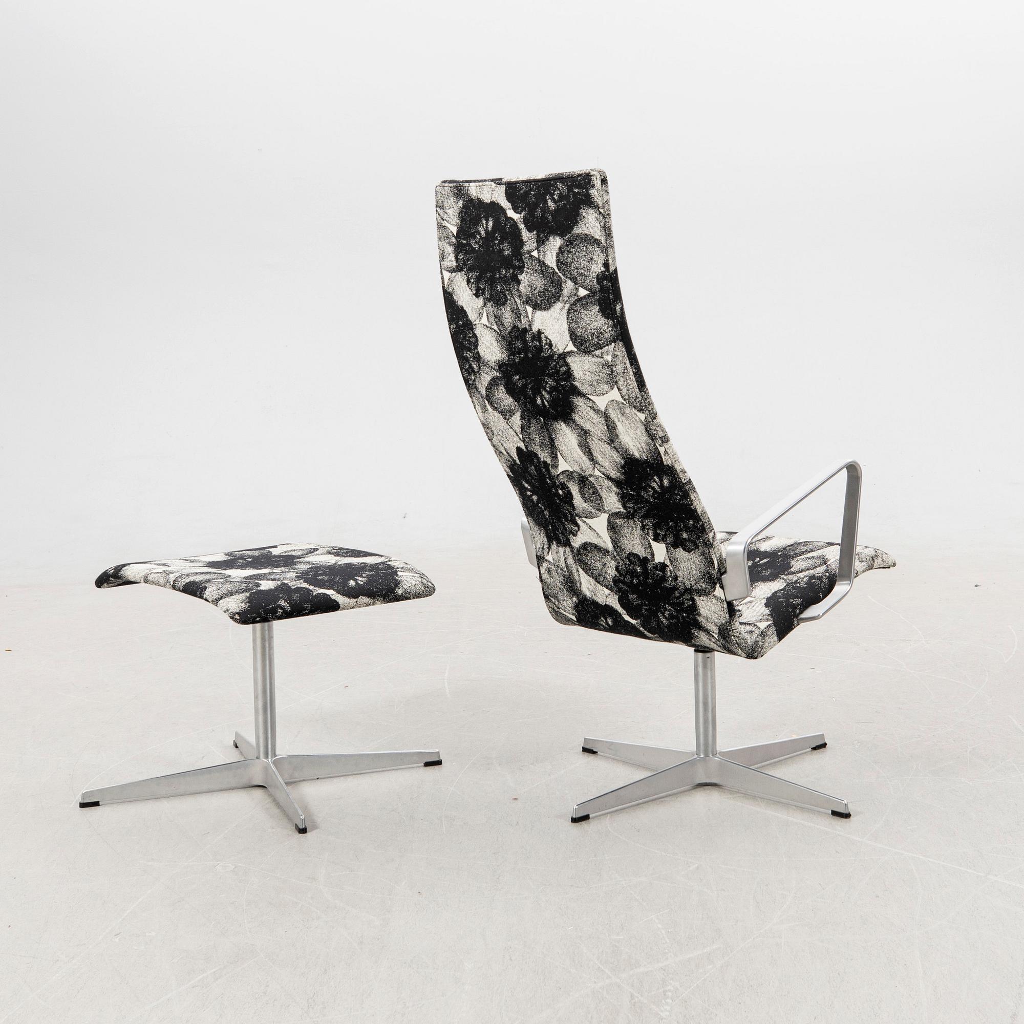 Arne Jacobsen, Stol med fotpall, Fritz Hansen, Danmark, 2000-tal.