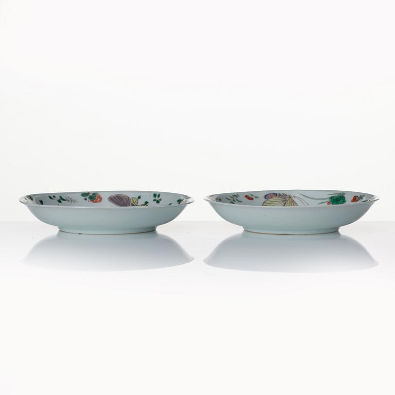 A pair of famille verte dishes. Qing dynasty, Kangxi (1662-1722).