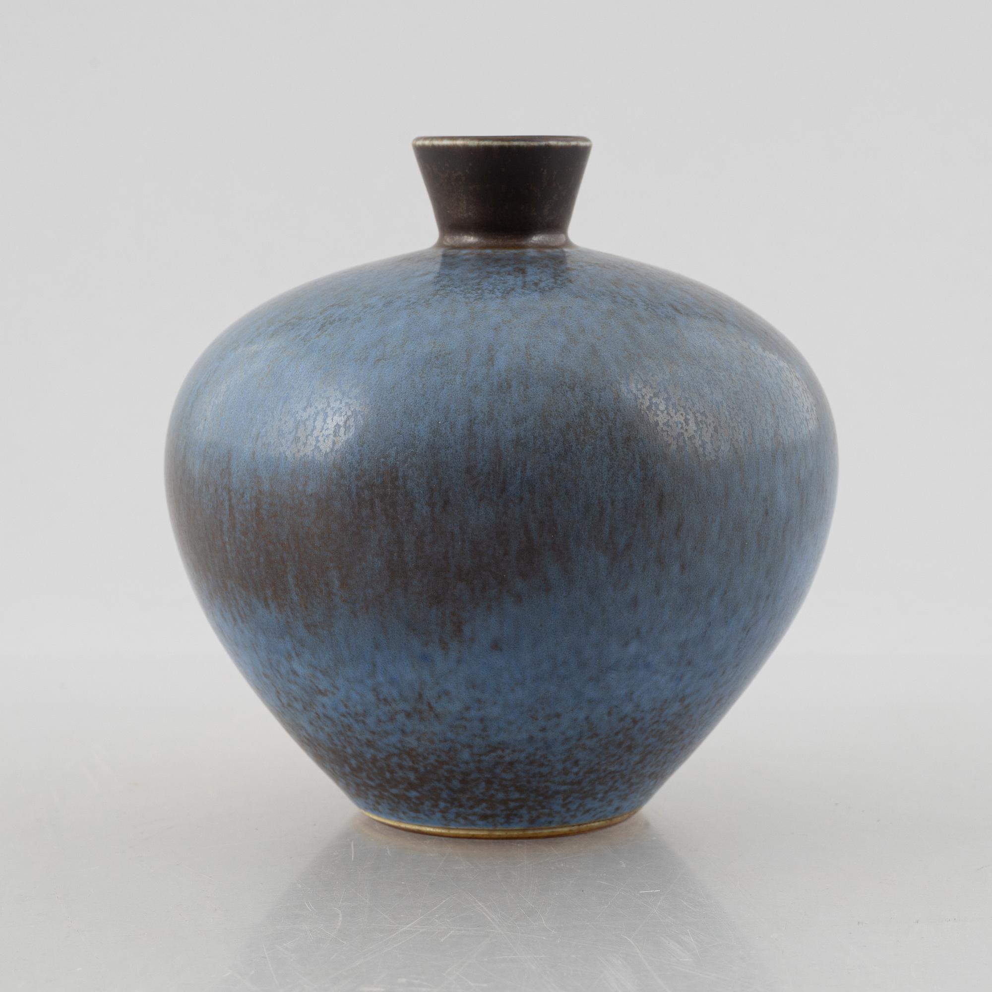 Berndt Friberg, a stoneware vase, Gustavsberg Studio 1974. - Bukowskis