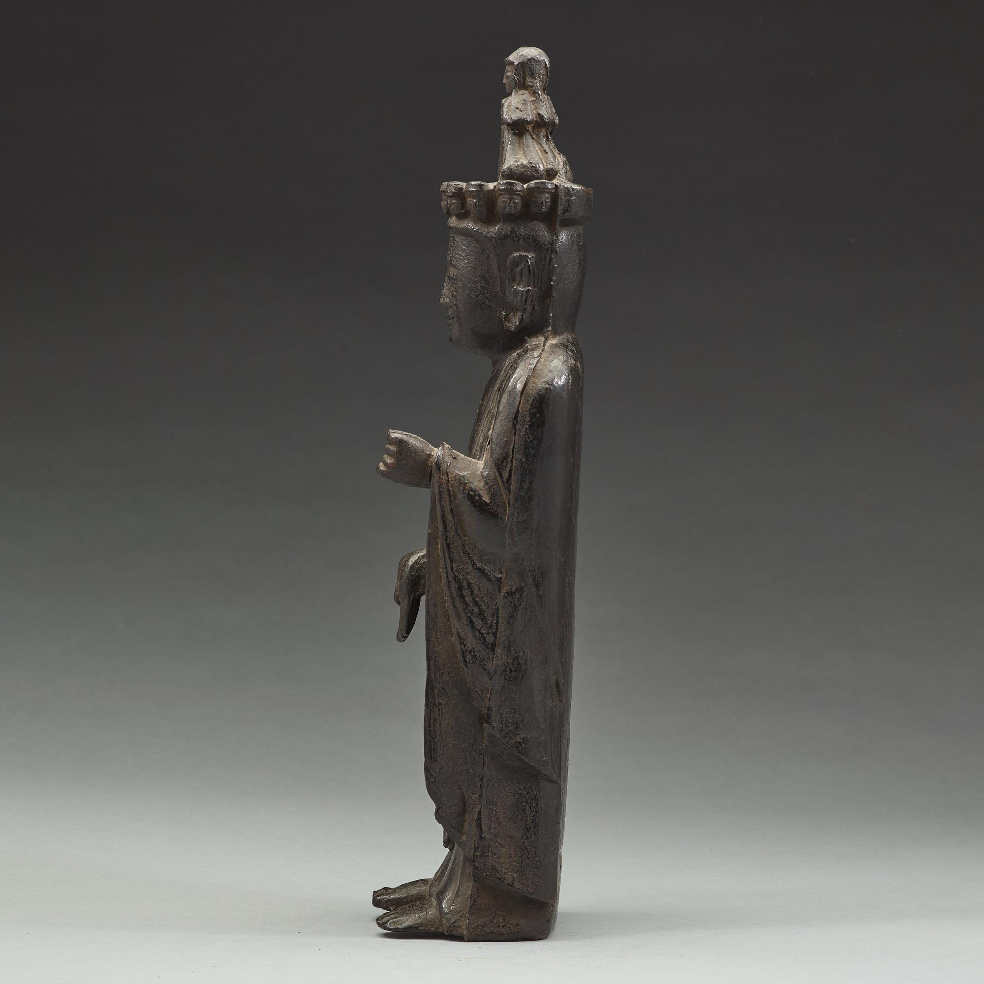 A standing fiugre of a deity, Qing dynasty, 19th Century or older.