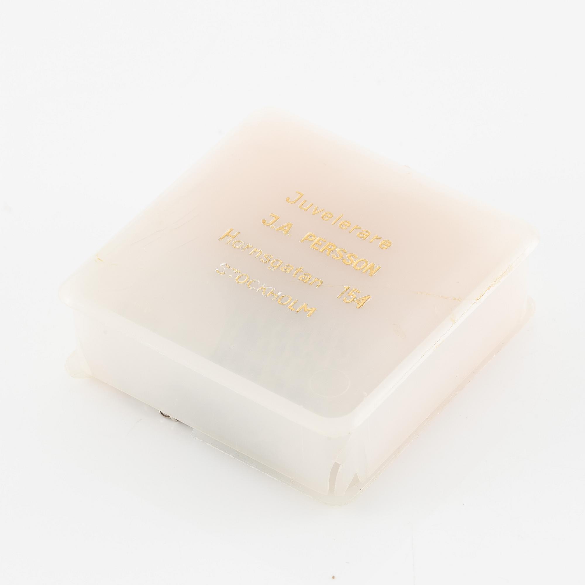 Medallion with photo compartment, with chain, silver.