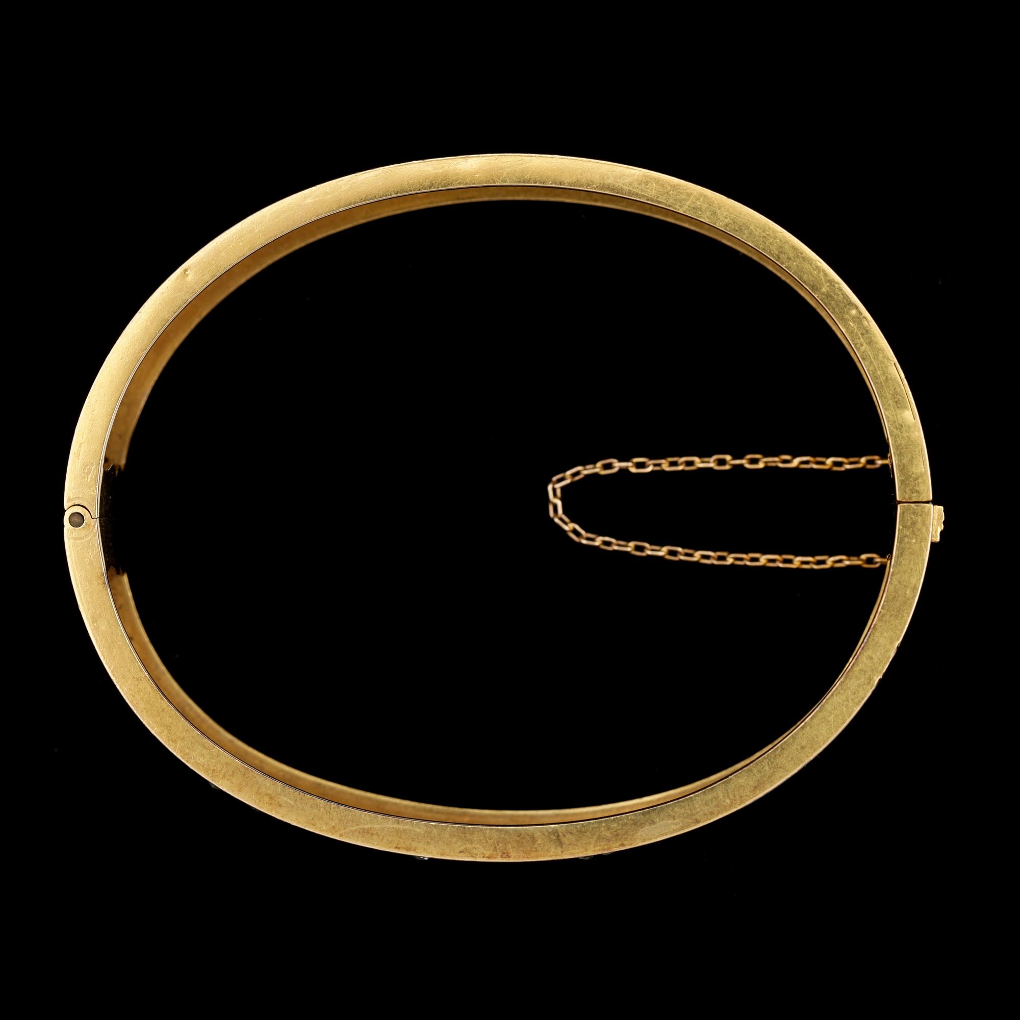 ARMRING, guld med små rosenslipade diamanter, tot. ca 0.15 ct. Stockholm 1891.