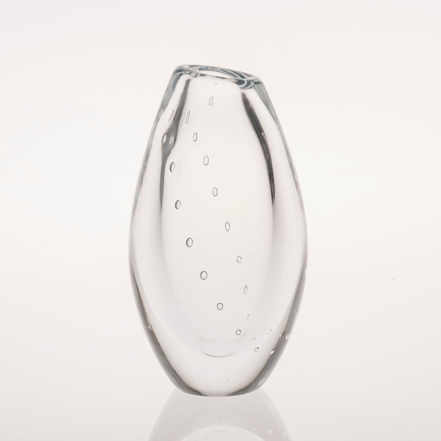 VAS, glas, "Pärlbandet", signerad G Nyman Nuutajärvi Notsjö, 1980-tal.
