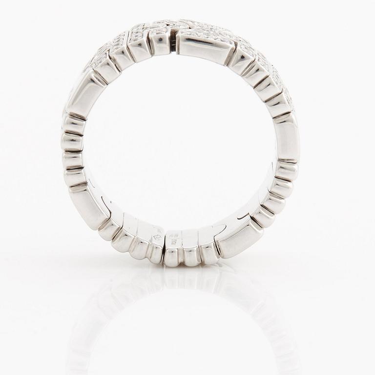 BULGARI, ring med briljantslipade diamanter.