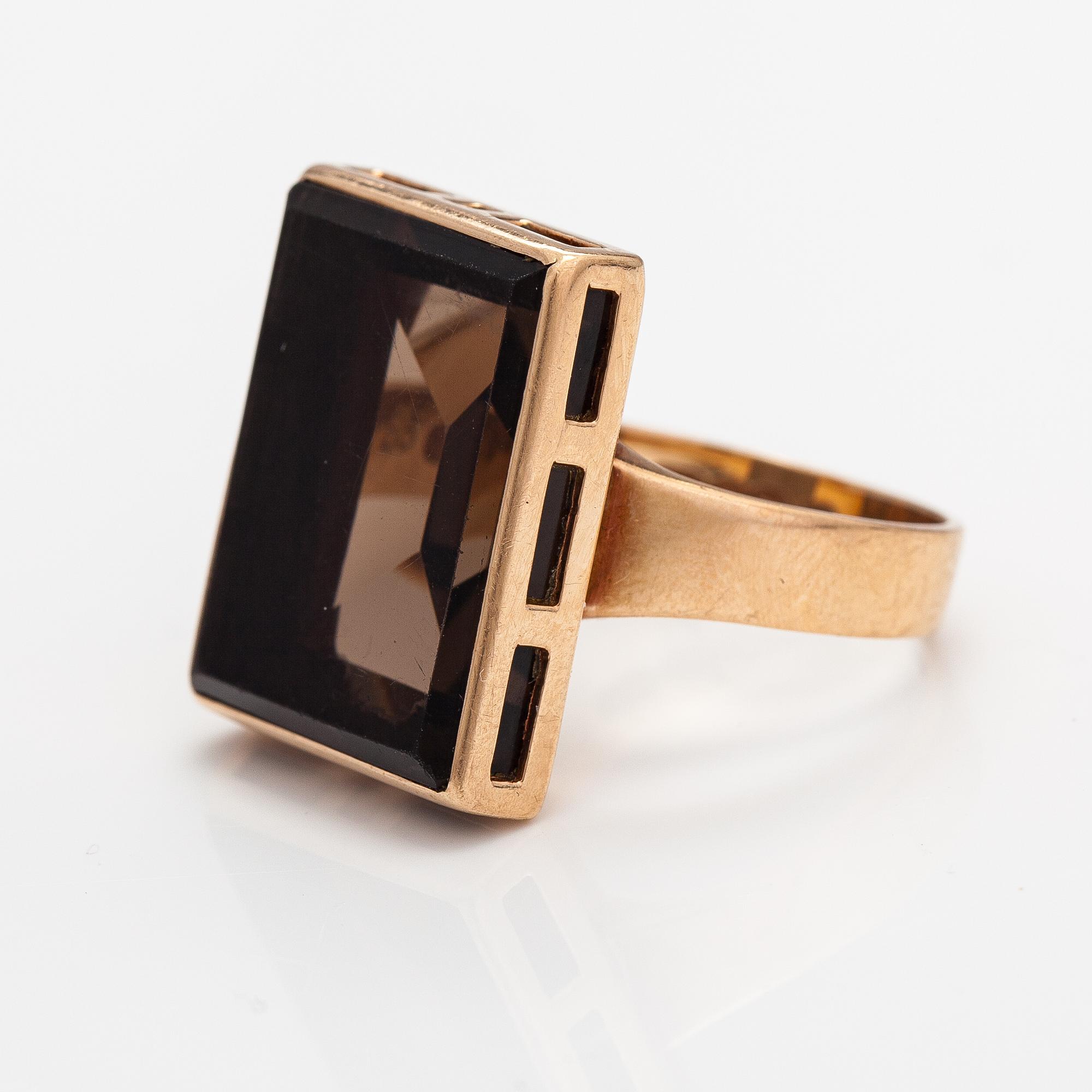 Bror Sundgren, Ring, 14K guld, rökkvarts. Westerback, Helsingfors 1963.