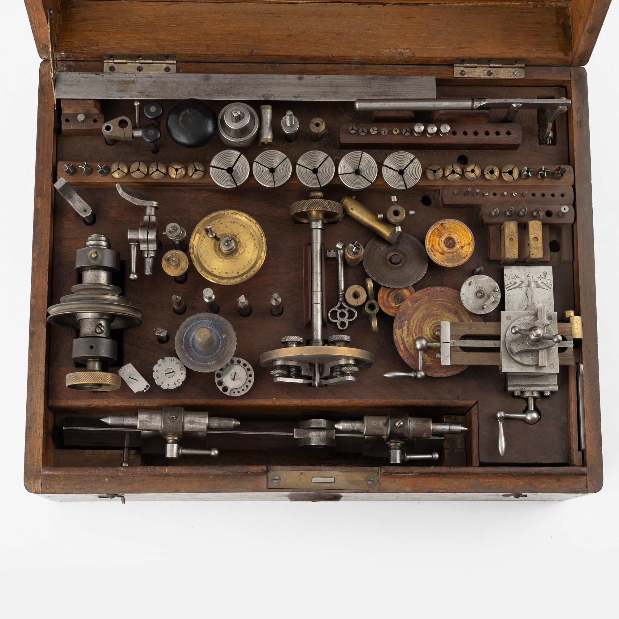 Urmakarsvarv, med tillbehör, omkring 1900, "Åke Falk Urhandel".