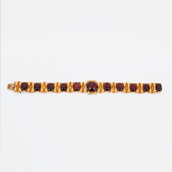 A cabochon-cut garnet bracelet.