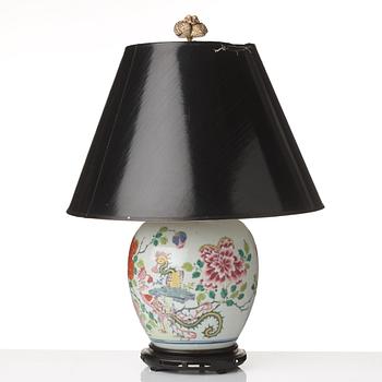 BORDSLAMPA/BOJAN, porslin. Qingdynastin, Qianlong (1736-95).