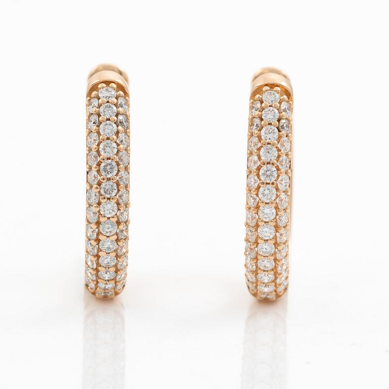 Hoop earrings 18K  gold with brilliant-cut diamonds.