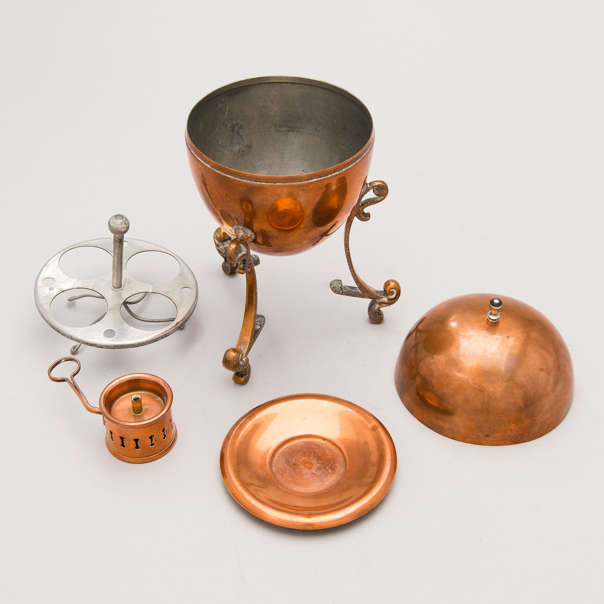 ÄGGKOKARE, med äggkoppar och bricka, koppar och tenn, 1800-talets slut.