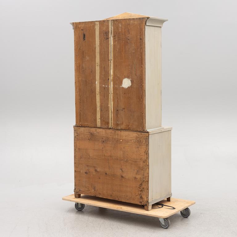 Display cabinet, 19th century.