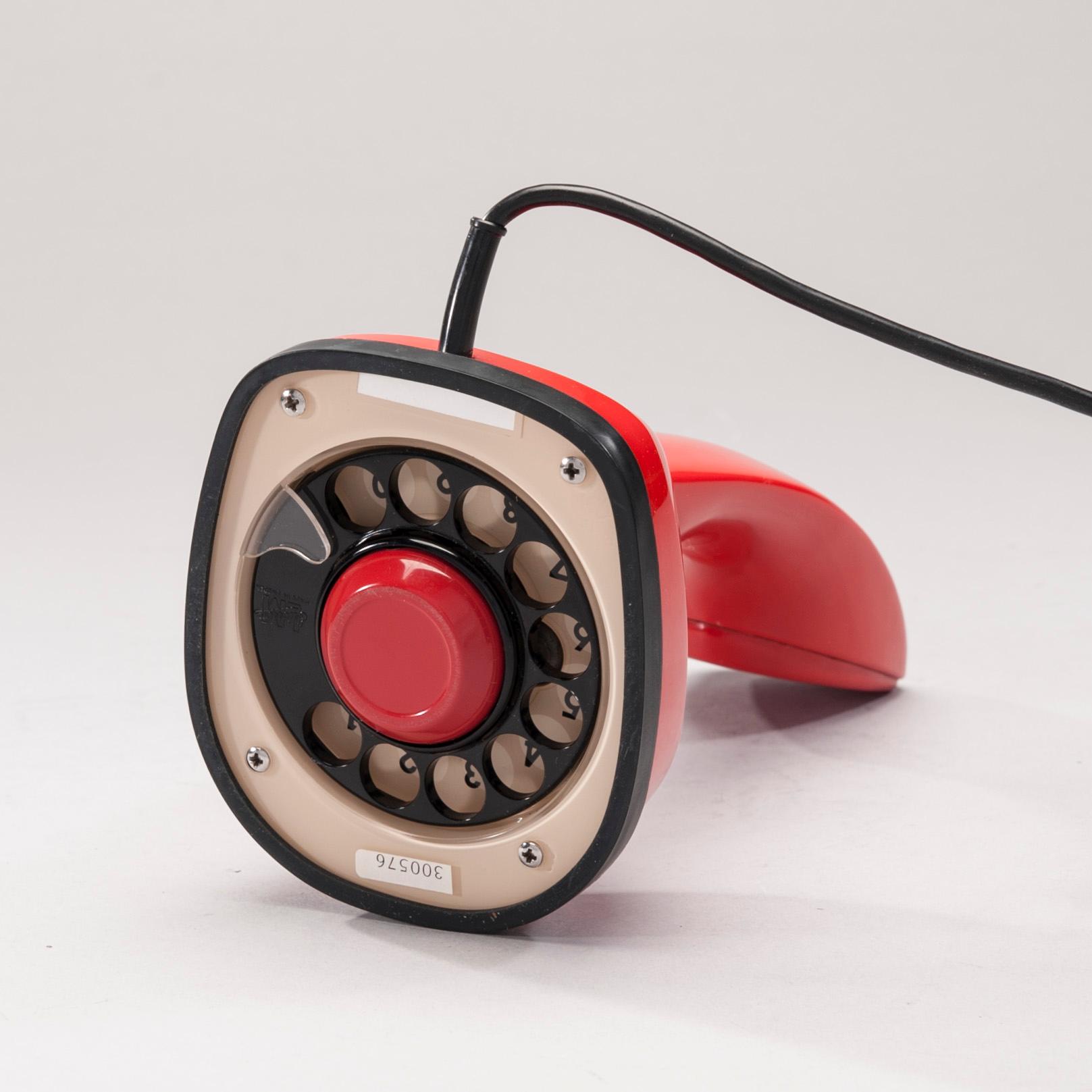 TELEFON, Cobra"/"Ericofon", design Hugo Blomberg, Ralph Lysell och Gösta Thames, LM Ericsson. 1900-talets mitt.