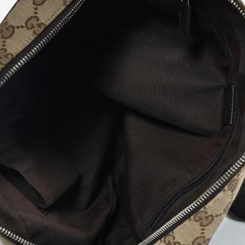 Gucci, bag, "Messenger bag" and toiletry bag.