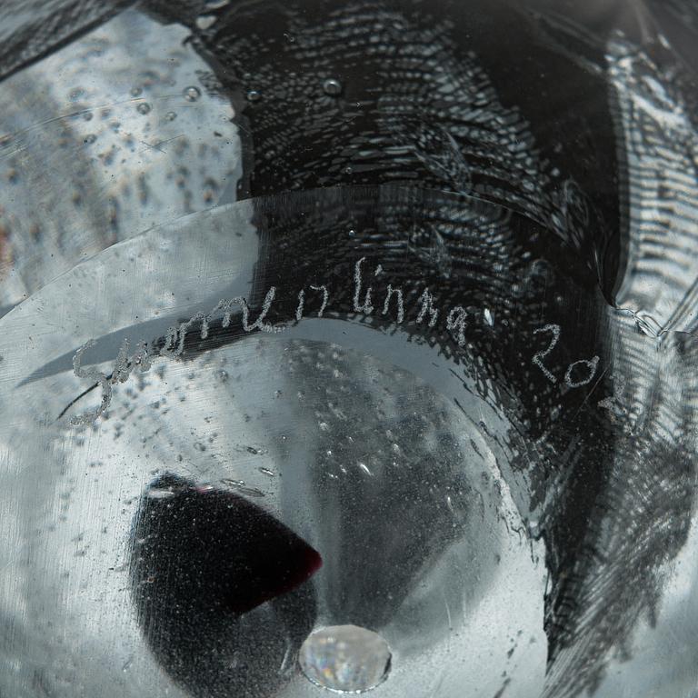 Sini Majuri, glasskulptur, "Cell", version 1, signerad Sini Majuri Suomenlinna 2021.