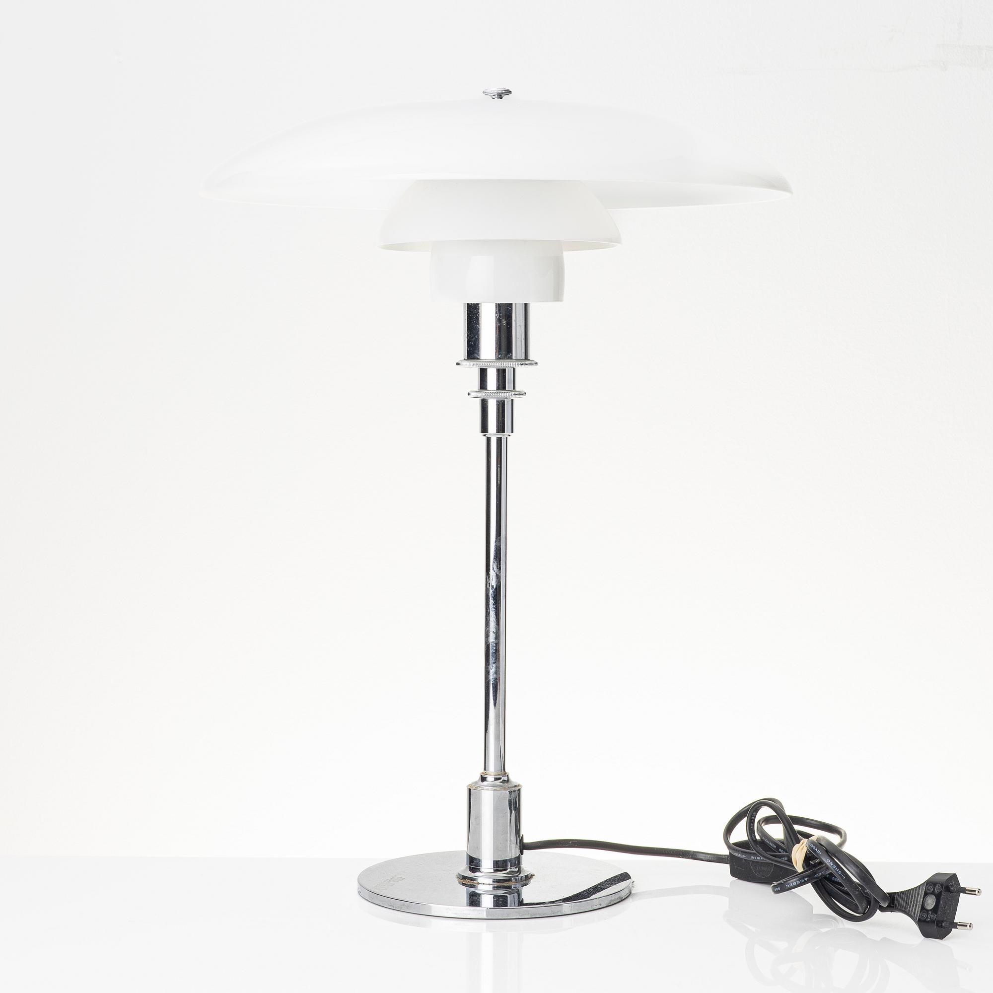 Poul Henningsen, bordslampa, "PH 3/2", Louis Poulsen, Danmark.