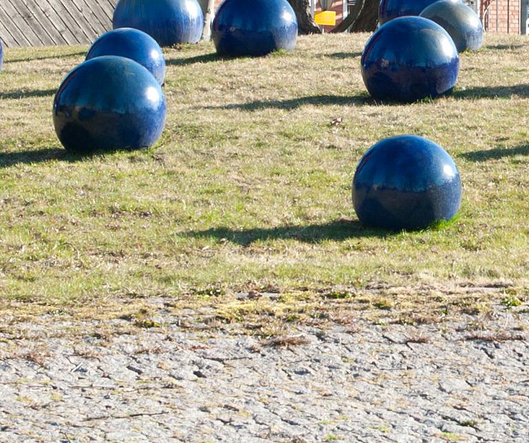 An Ulla & Gustav Kraitz  set of three stoneware spheres, Fogdarp, Förlövsholm.