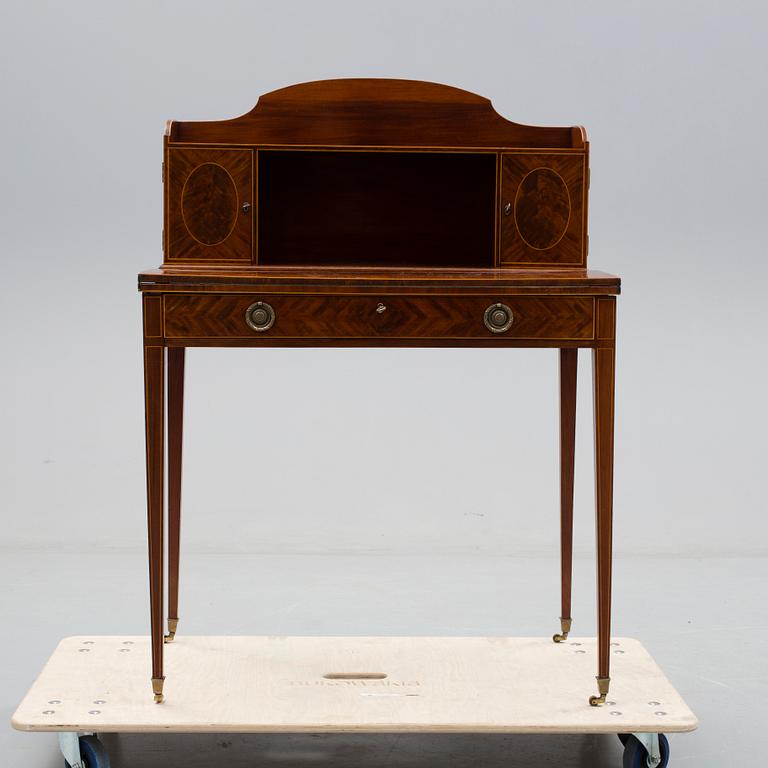 DAMSKRIVBORD, England, 1900-talets mitt.