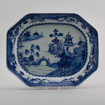 STEKFAT, porslin, Kina, Qianlong 1736-1795.