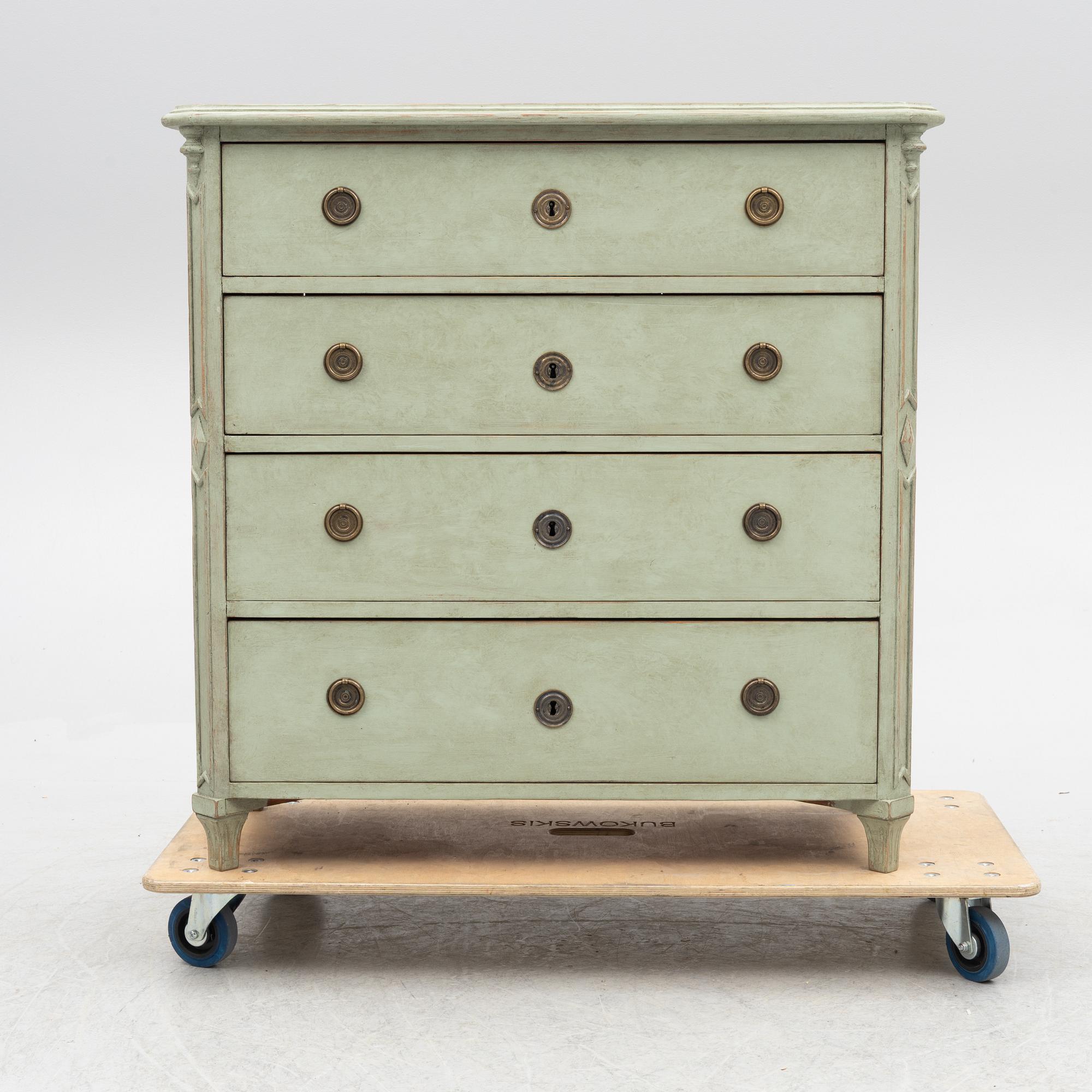 A chest of drawers, late 19th century.