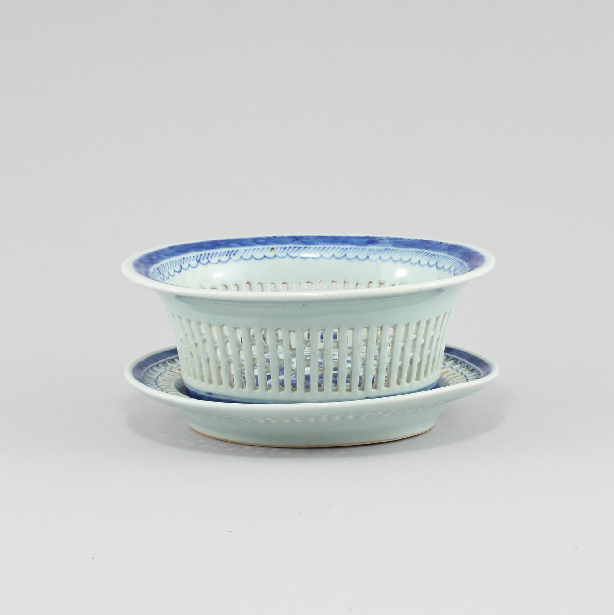 GALLERSKÅL med FAT, porslin, Kina, 1800-tal.