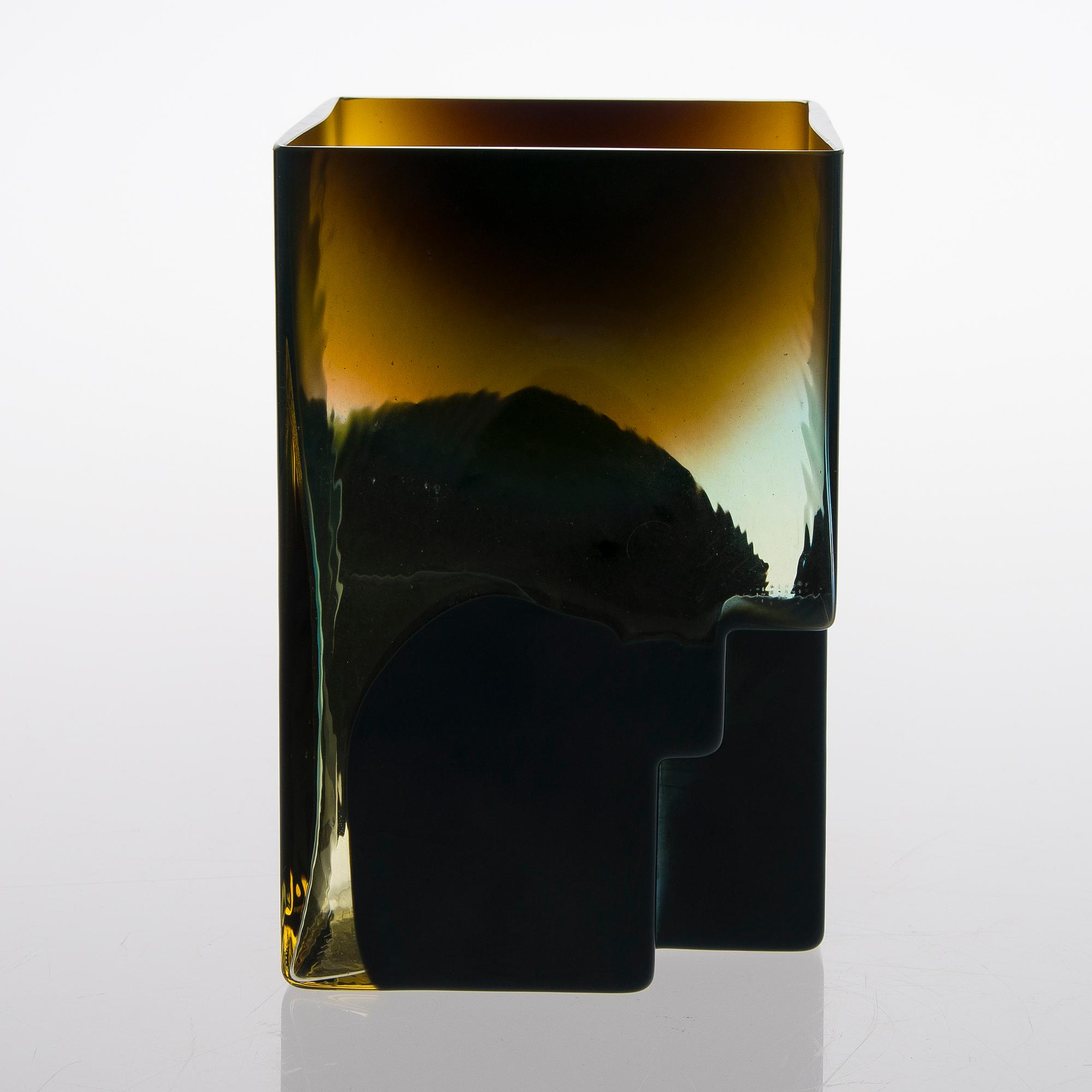 A 1980s glass vase signed Novart-maljakko 16. Oiva Toikka Nuutajärvi Notsjö.