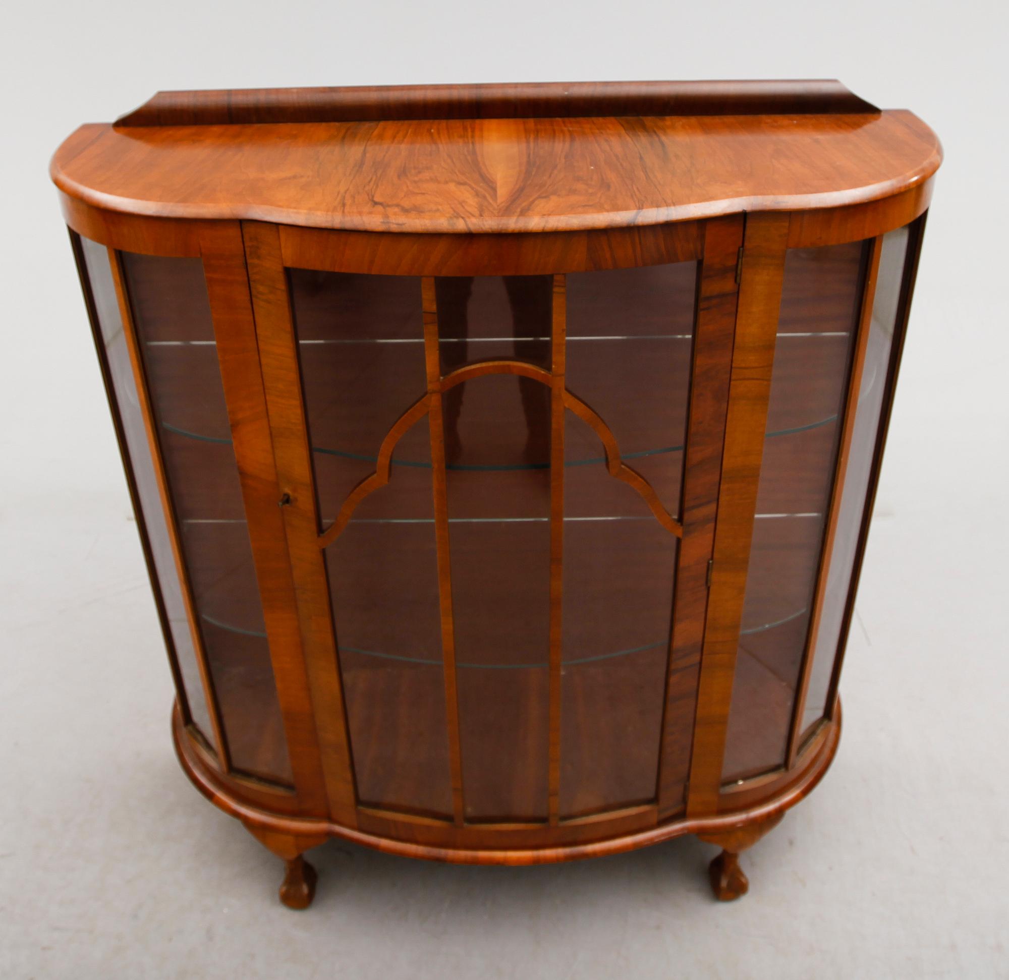 VITRINSKÅP, England, 1900-talets första hälft.