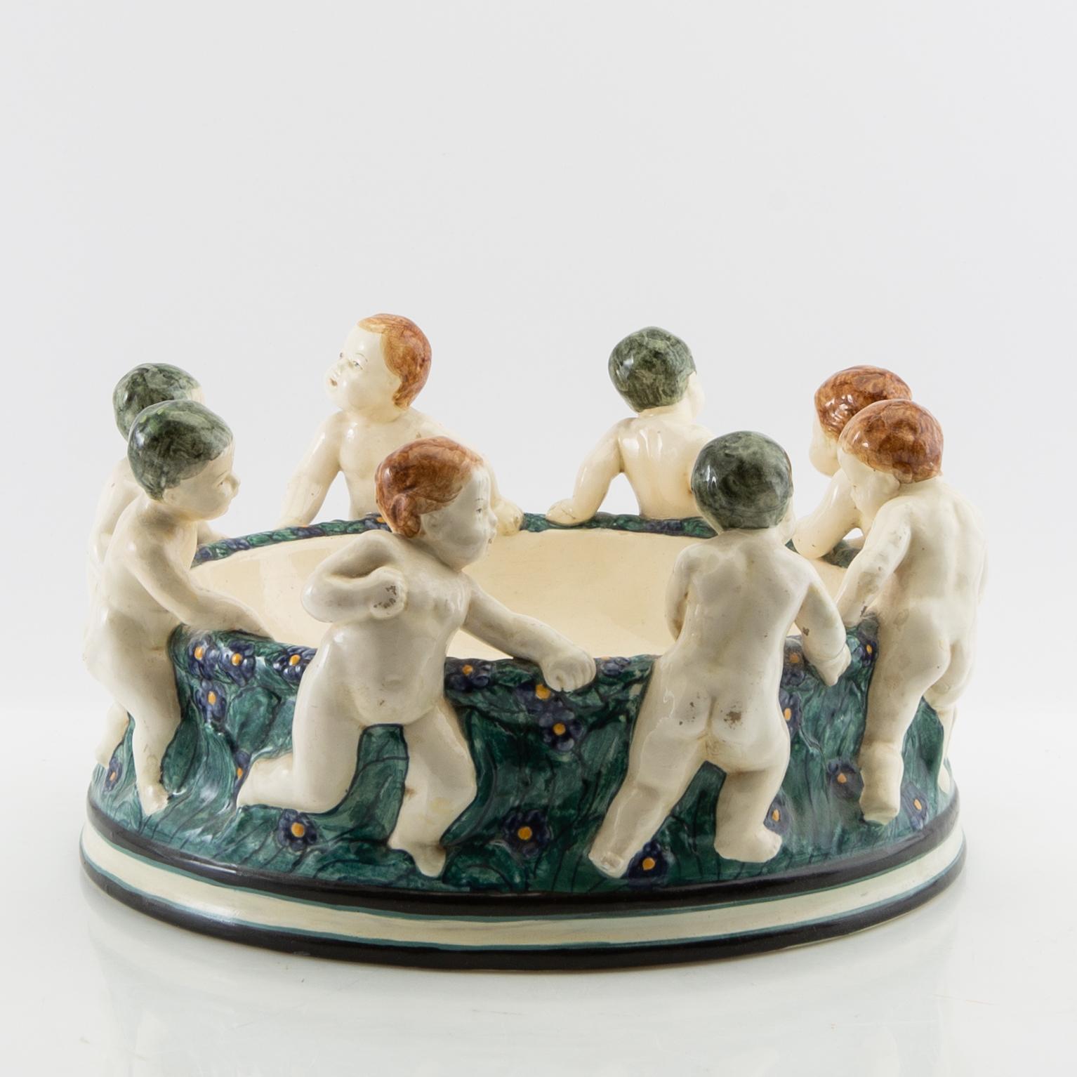 Wilhelm Süss jardinière for Karlsruhe State Majolica Manufactory AG, first half of the 20th century.