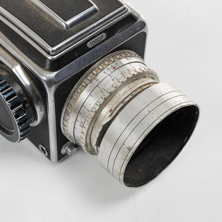 Kamera, Hasselblad 1000 F med objektiv Tessar 1:2,8, Carl Zeiss och stativ.
