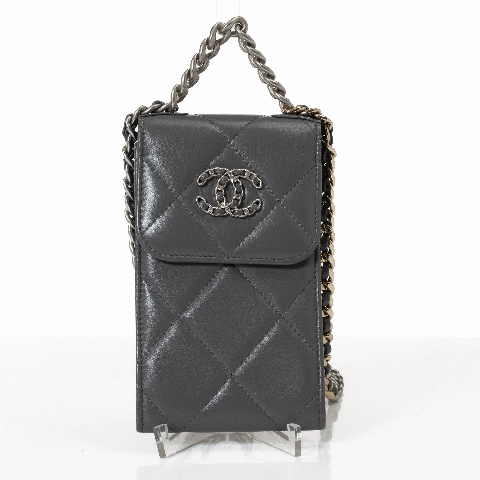 Chanel, bag/mobile bag, 2022-2023.