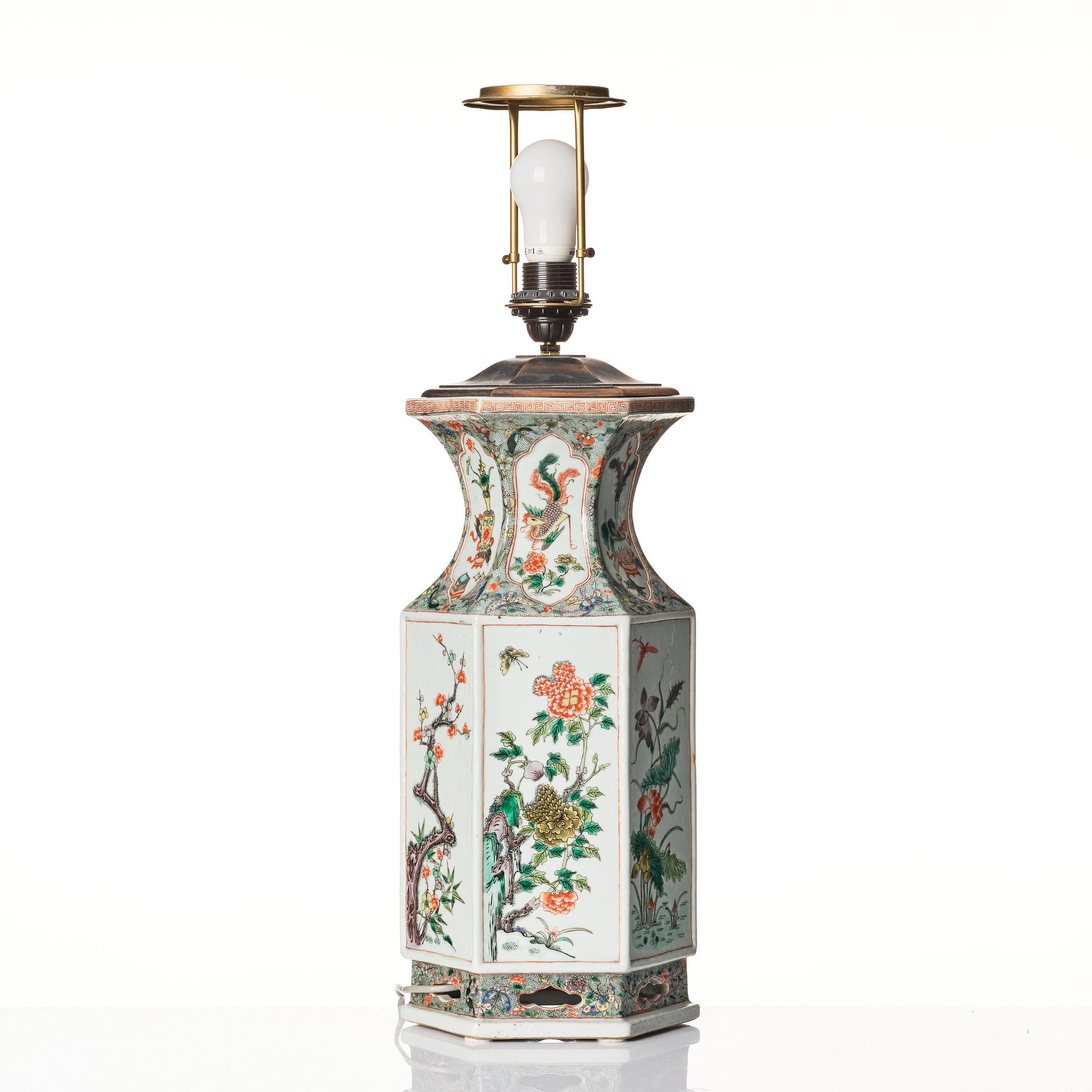 Bordslampa/vas, porslin. Qingdynastin, 1800-tal.