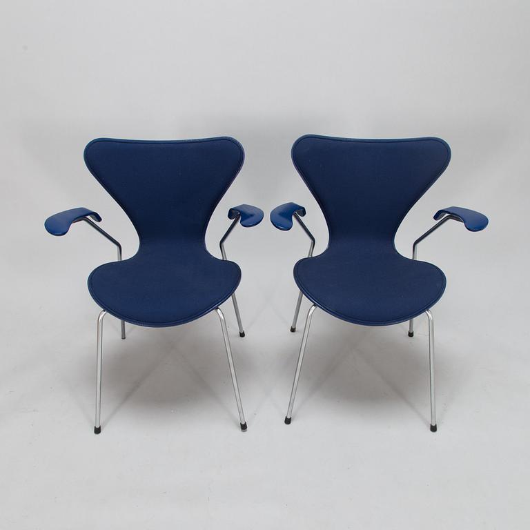 Arne Jacobsen, tuoleja 3+1, "Sjuan", Fritz Hansen, Tanska,1999-2001.