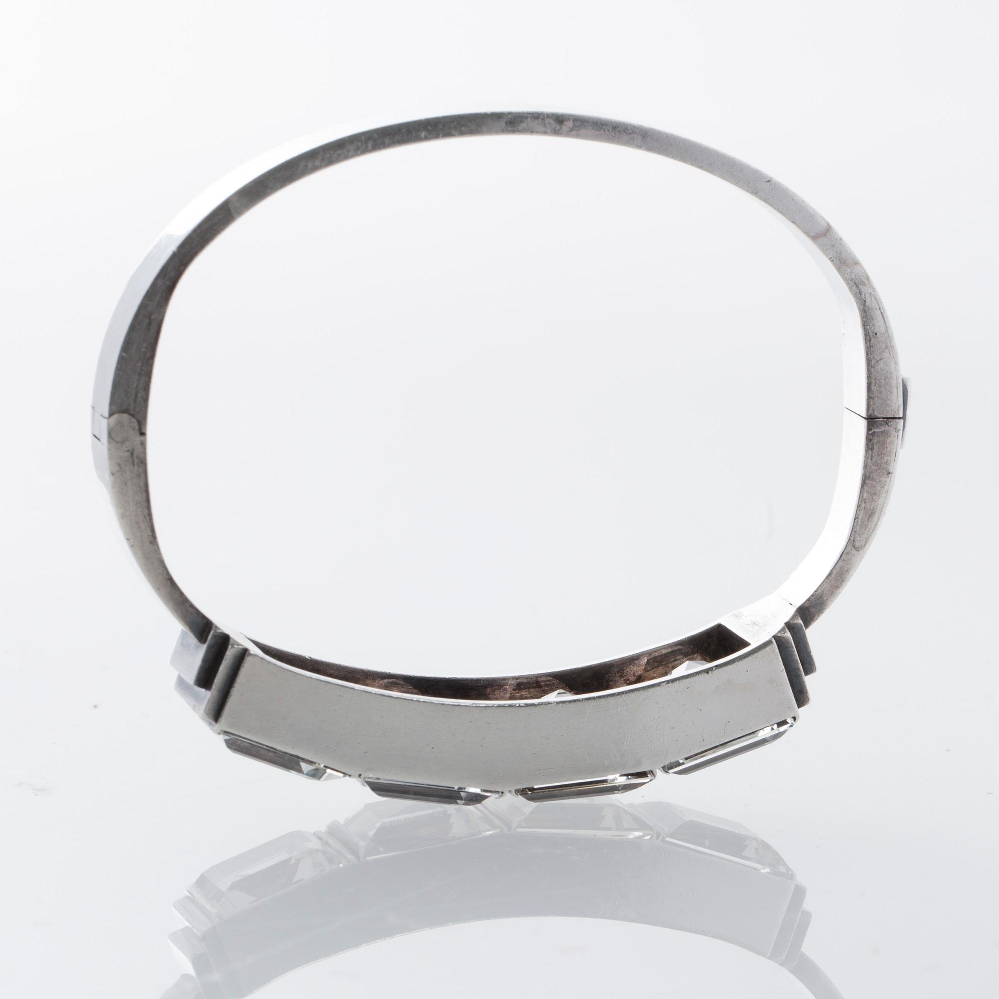 ARMRING, Wiwen Nilsson, Lund, 1947. Sterlingsilver med bergkristaller.