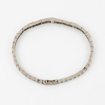 A bracelet in platinum with old- and round brilliant-cut diamonds.