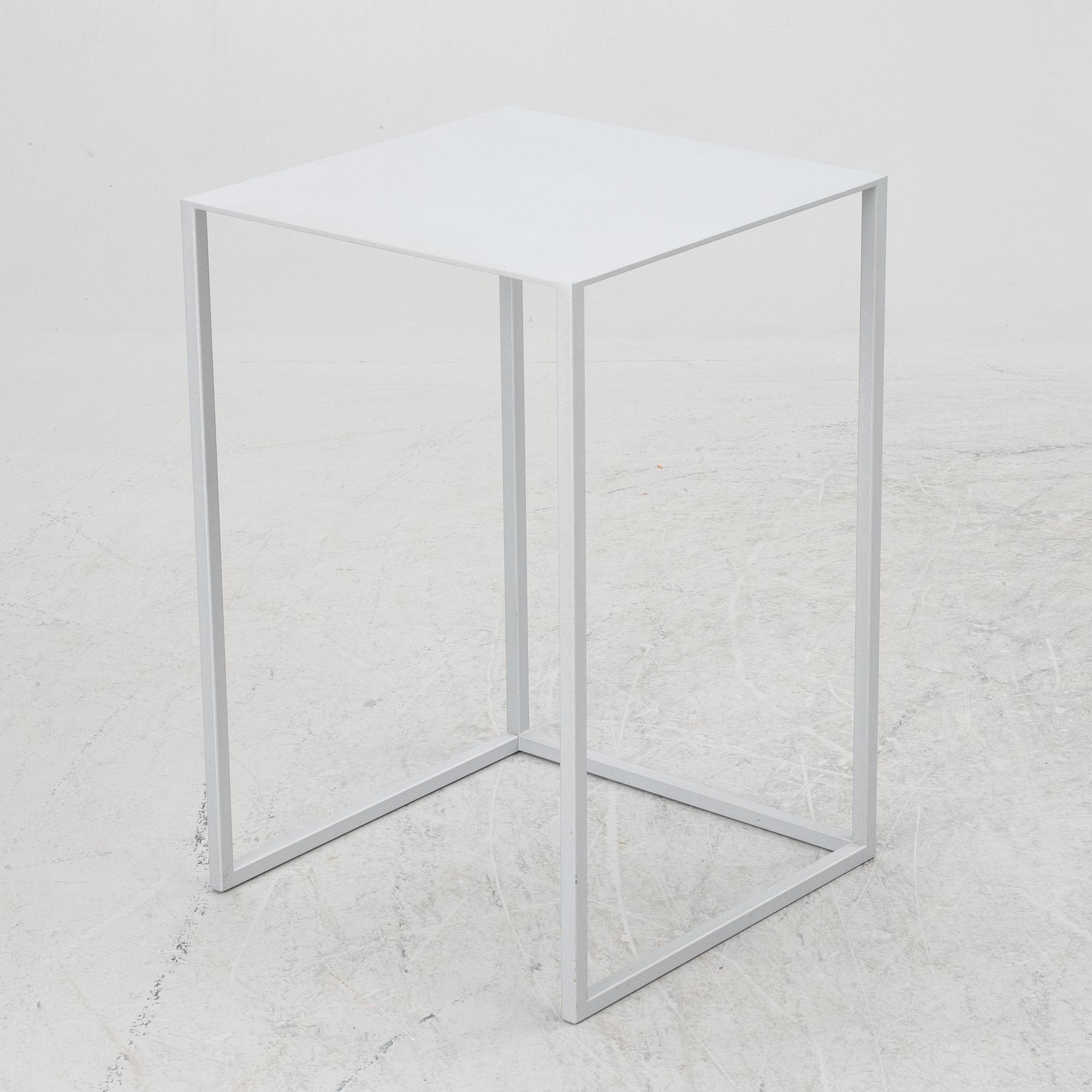 Piero Lissoni, coffee table, "Note", Cassina, Italy.