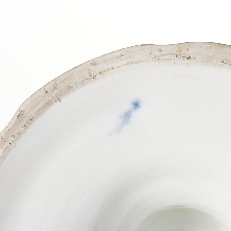 Ljusstakar, ett par, porslin. Meissen, Marcolinis period, omkring år 1800.