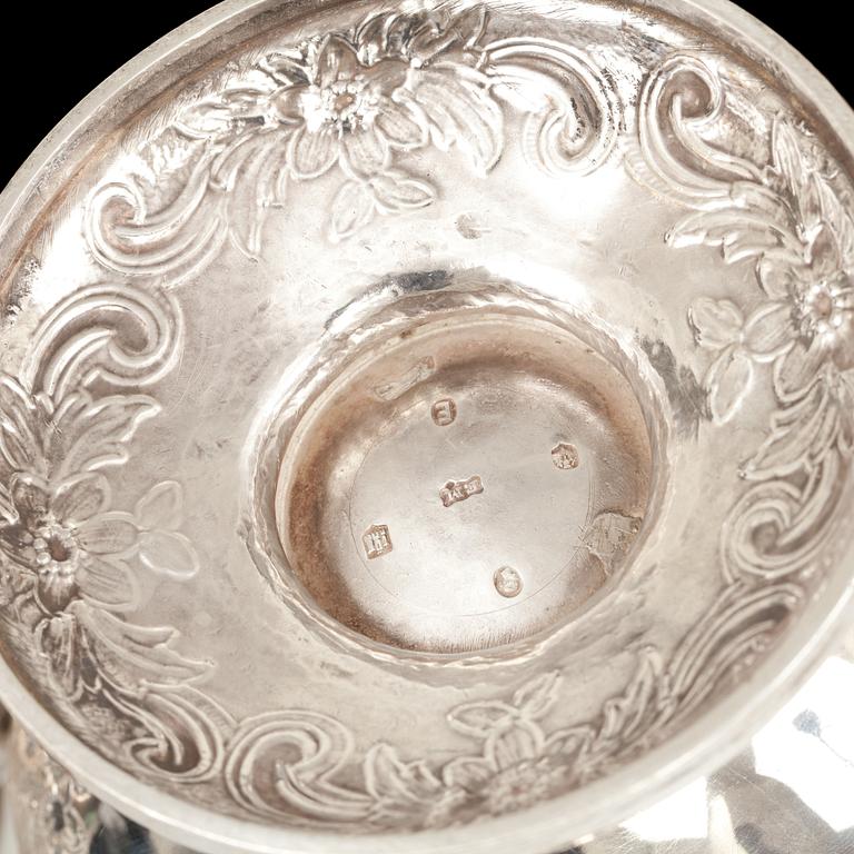 TESERVIS, 3 delar, silver, Nyrokoko, Millidge & Son, Edinburgh, Skottland, 1861. Tot vikt ca 1500 g.