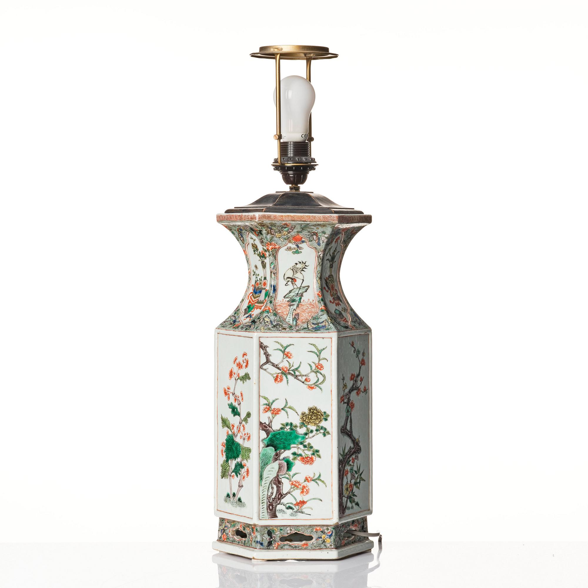 Bordslampa/vas, porslin. Qingdynastin, 1800-tal.