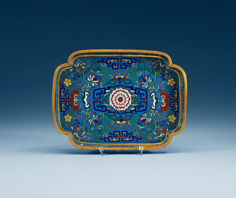 A cloisonné tray, Qing dynasty, 19th Century.