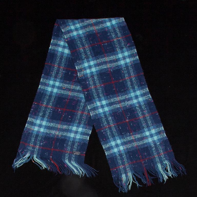 KAULAHUIVI, Burberry.