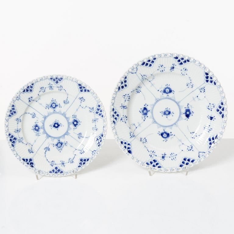 Royal Copenhagen, tallrikar, 32 st, "Musselmalet Helblonde", Danmark.