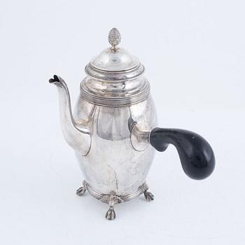 A silver coffee pot, mark of AG Dufva, Stockholm 1928.