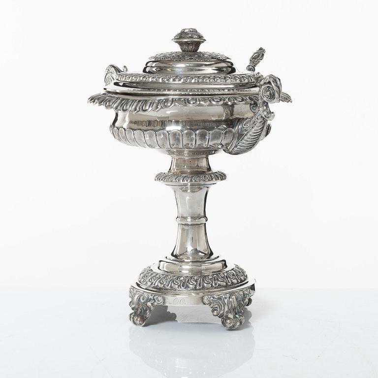 Sockerskål på fot, silver, Fredrik Nymansson, Kristinehamn 1839. Senempire.
