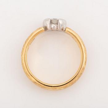 Brilliant cut diamond ring.