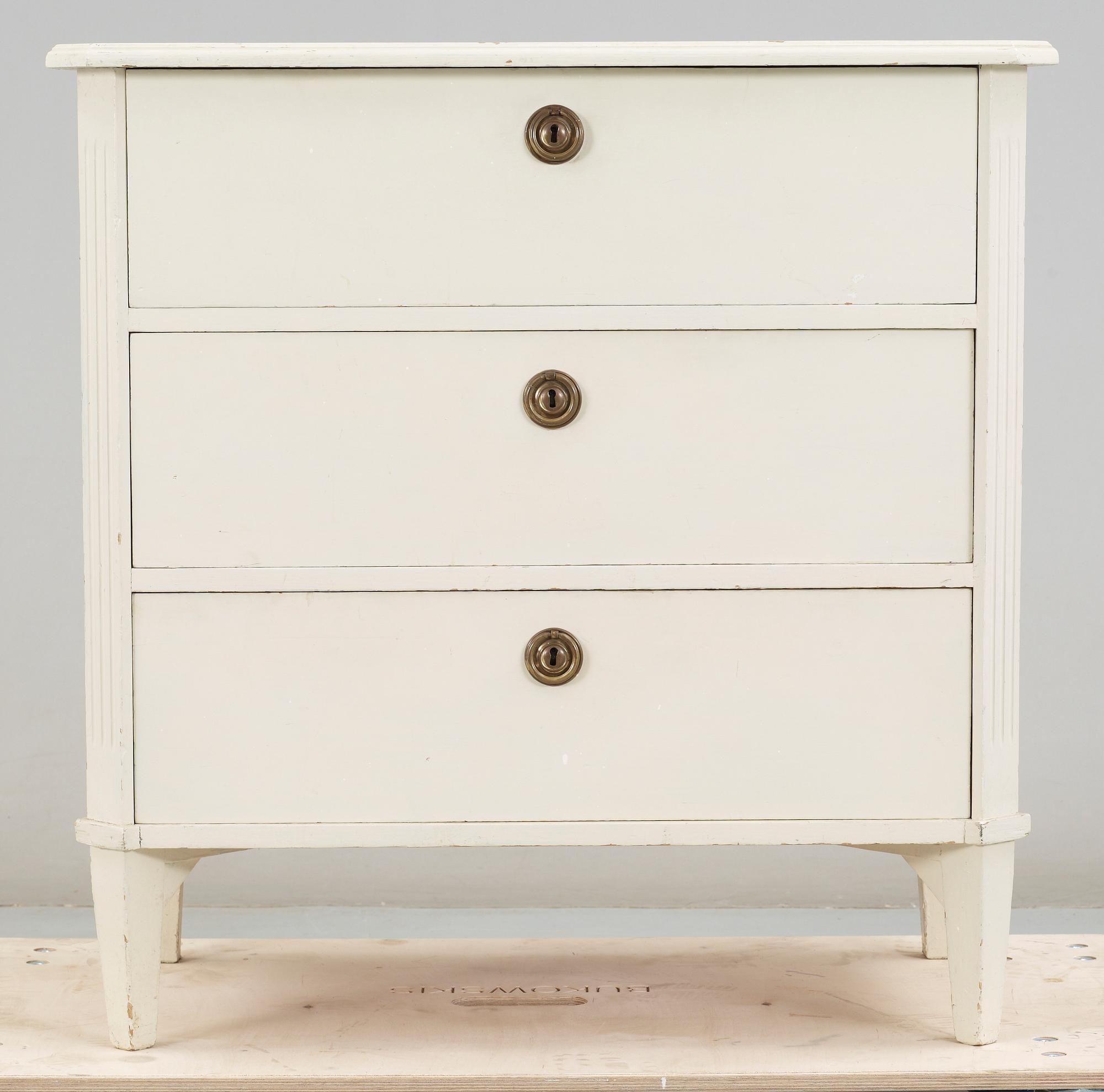 BYRÅ, gustaviansk stil, 1900-talets första hälft-mitt.