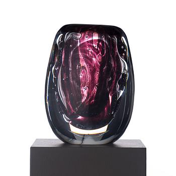 265. Edvin Öhrström, an 'ariel' glass vase, Orrefors 1950.