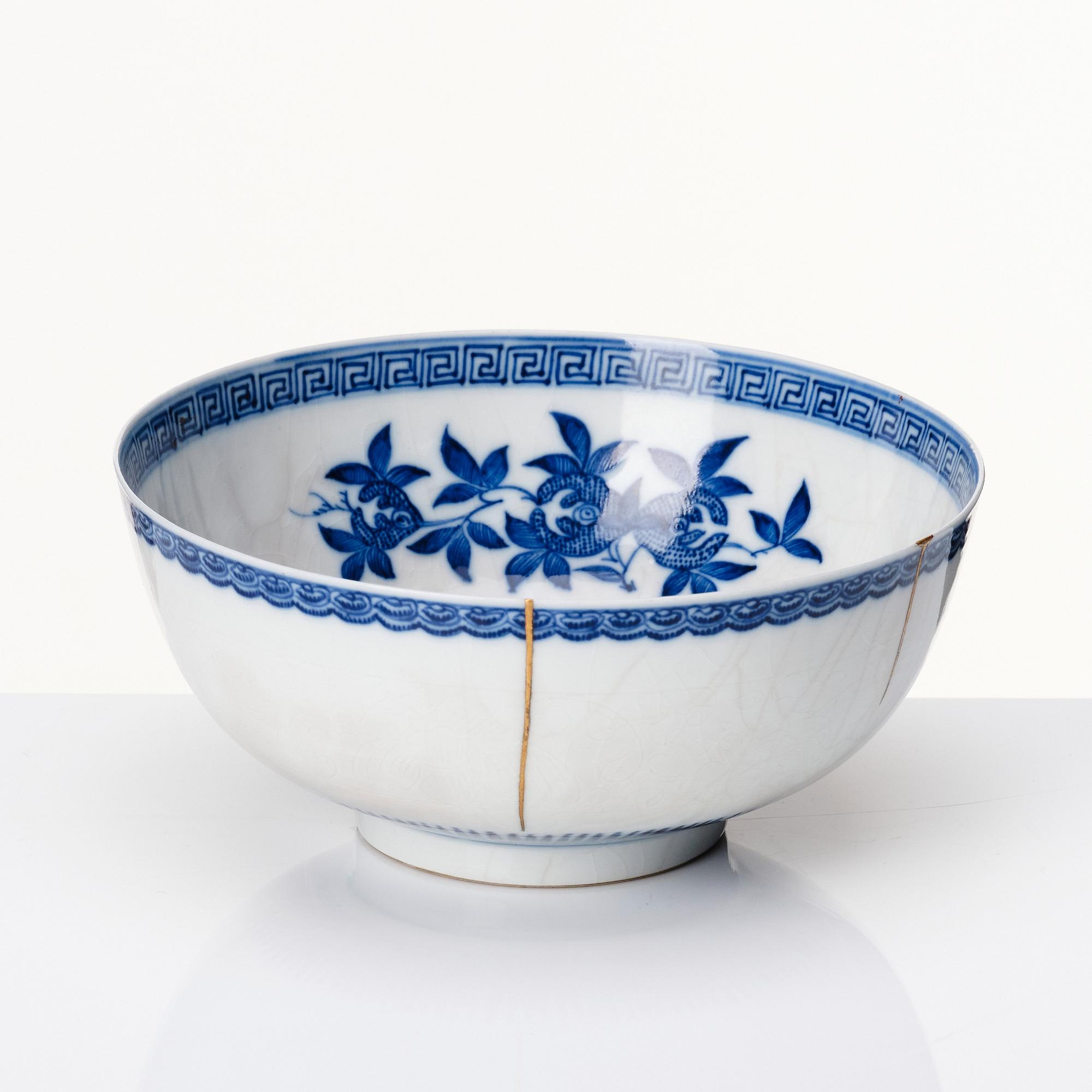 Skål, porslin. Qing dynastin, Yongzheng (1723-35), Chenghuas sex karaktärers märke.