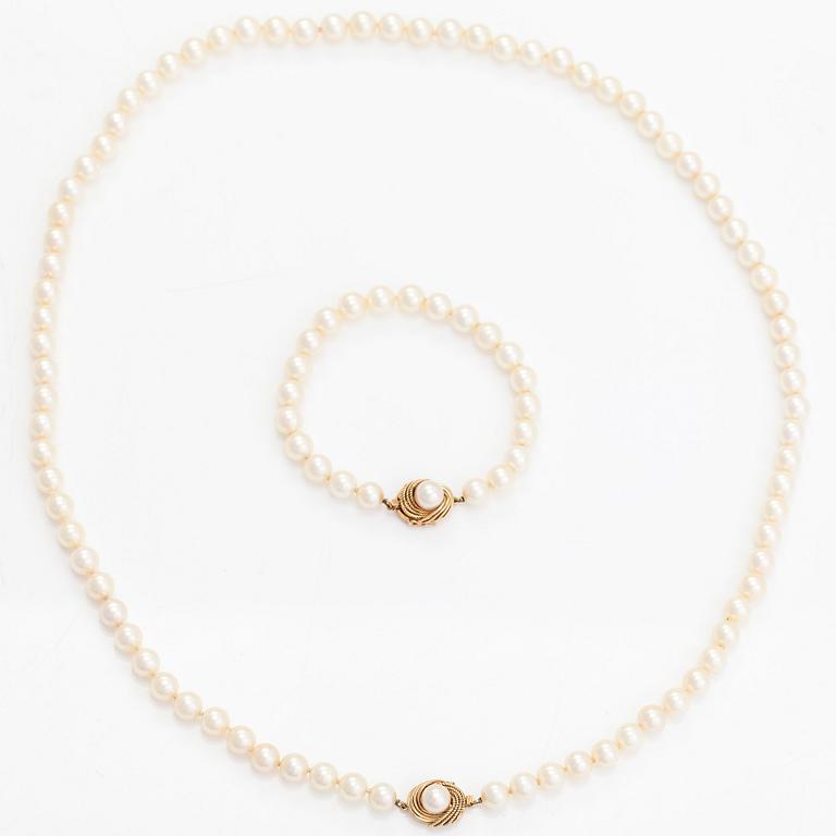 A cultured pearl necklace and bracelet, clasp in 14K gold.