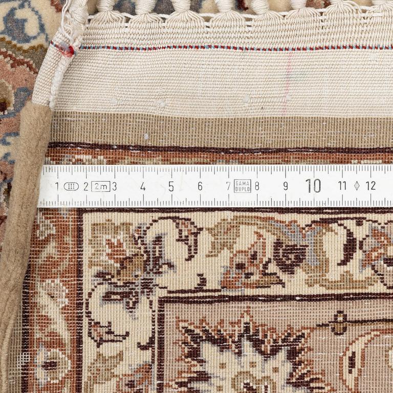 An Isfahan rug, part silk, signed Davari, c. 234 x 150 cm.