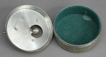 MANSCHETTKNAPPSASK, tenn, "Orginell", Widerholm & Dahlberg, Eskilstuna. 1930/40-tal.